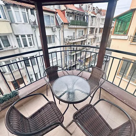 Deluxe Centre With Free Parking דירה